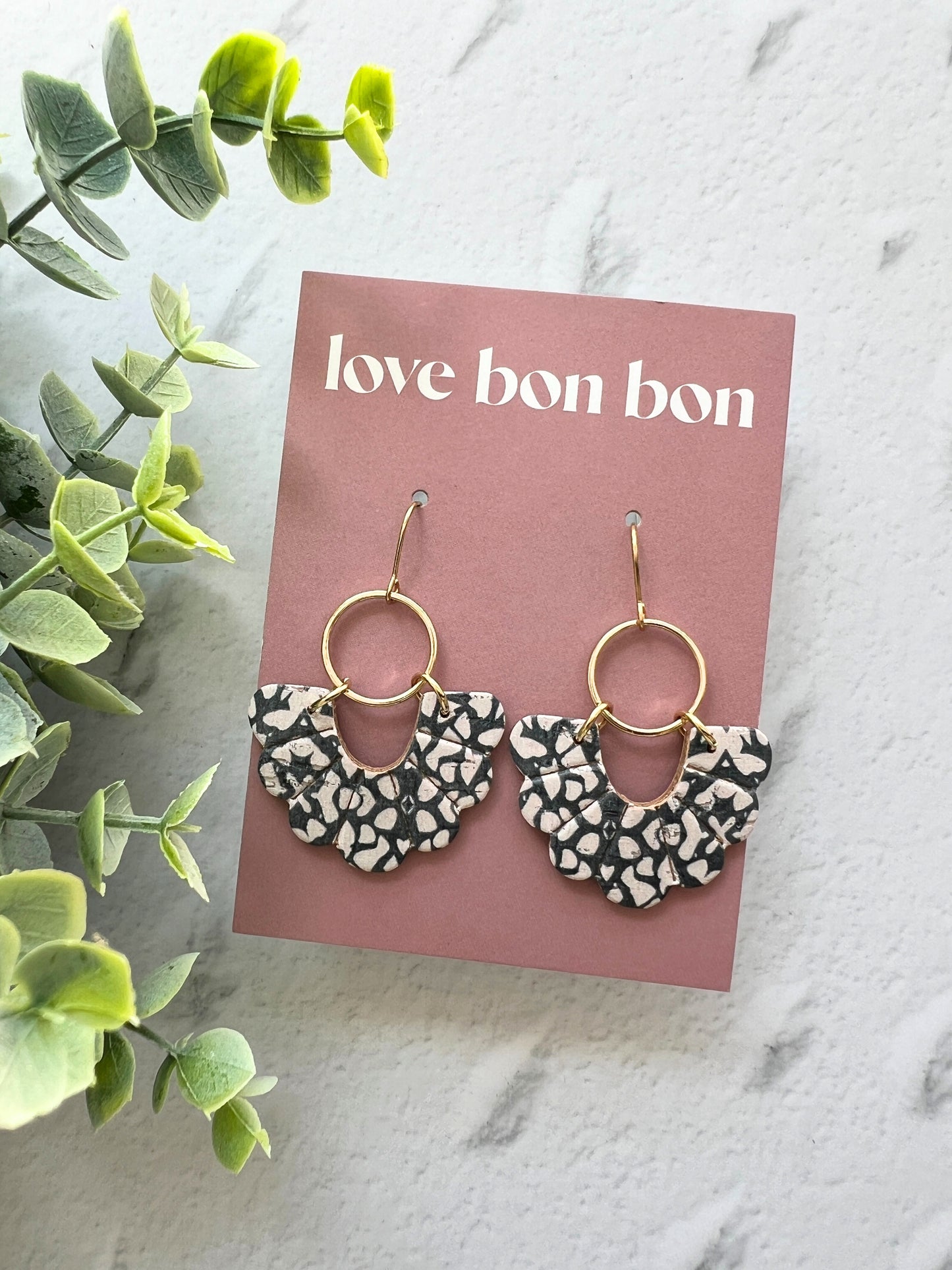 Birdie - Embossed Scallop Dangle Earring