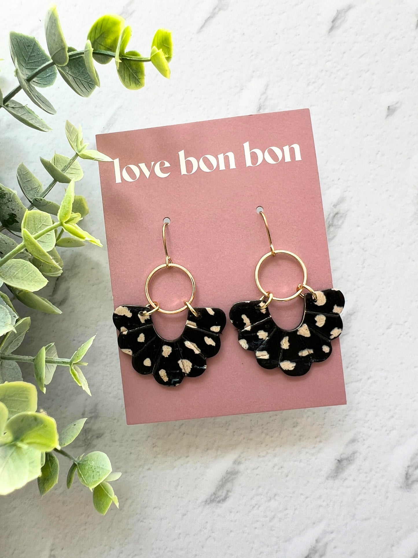 Birdie - Embossed Scallop Dangle Earring
